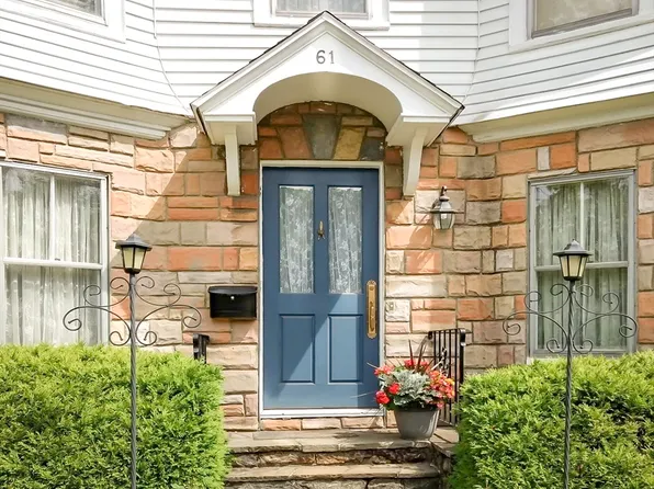 61 W Central St, Natick, MA 01760