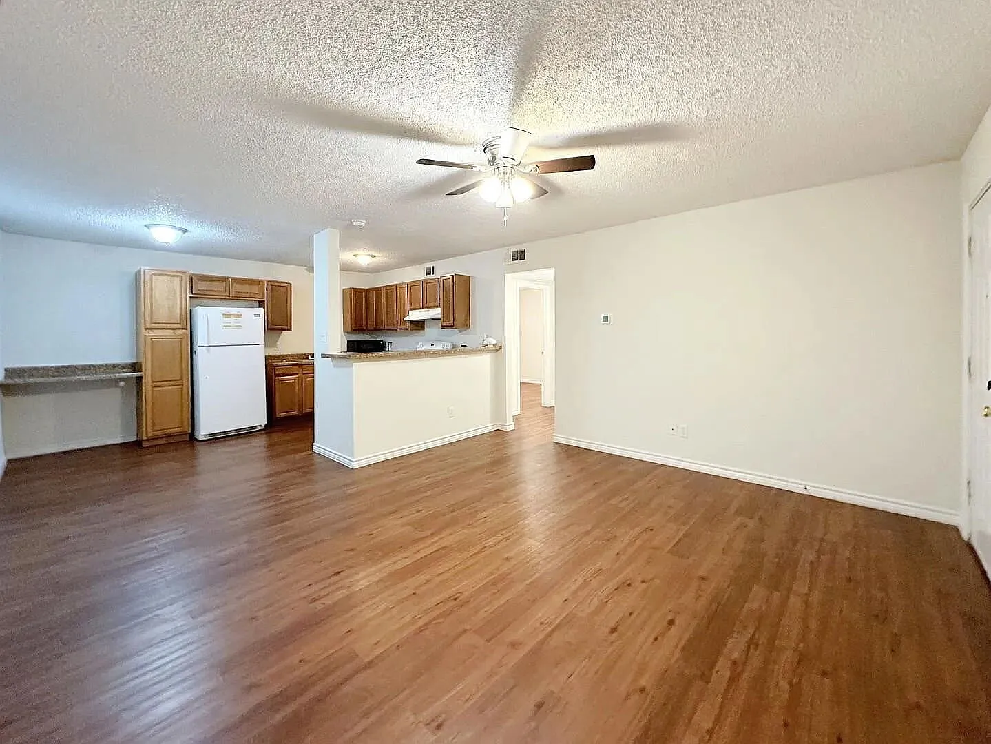 2 bed, 1.0 bath, 790 sqft, $825 — Photo 1
