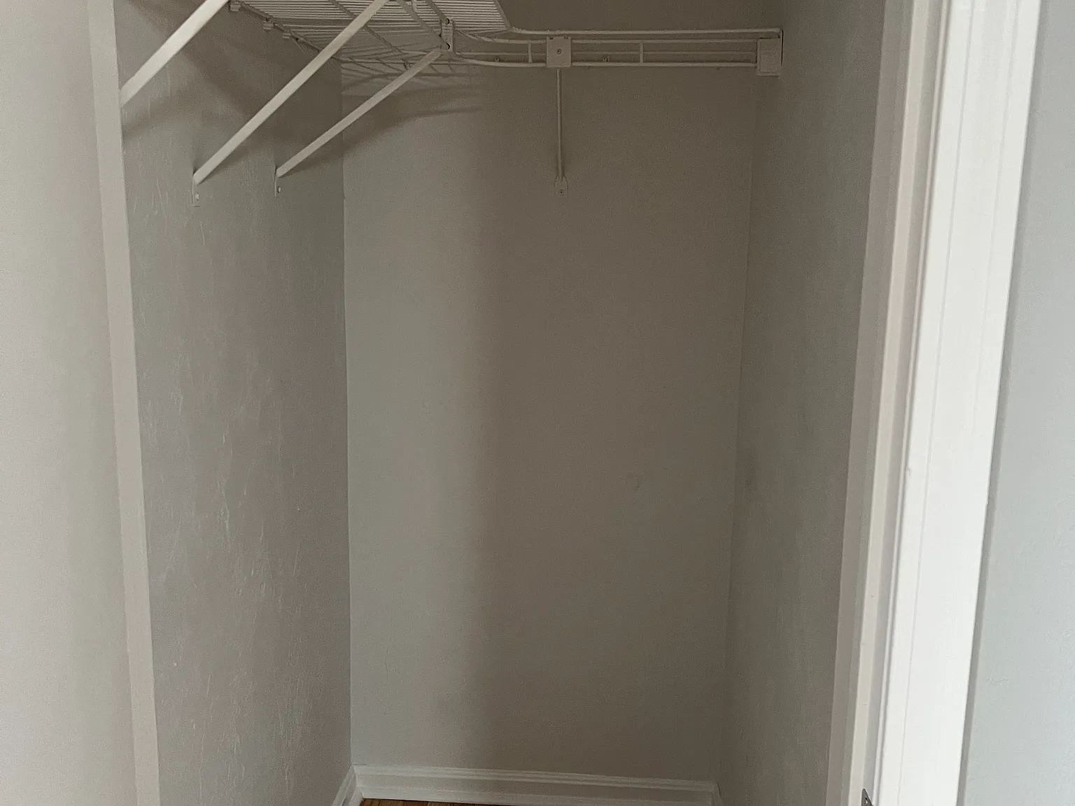 31 Esther St — Photo 1