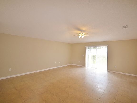 4th image of 1556 Deerfield Ave
