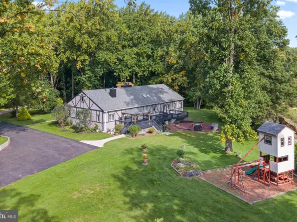 16 New Rd, Elverson, PA 19520