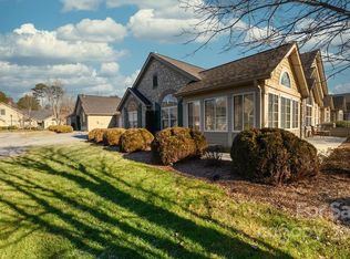 808 Wynnshire Dr, Hickory, NC 28601