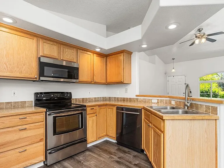 3907 N Abbott St — Photo 10