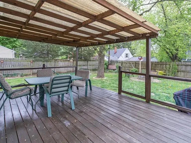 7050 Caroline Ave — Photo 5