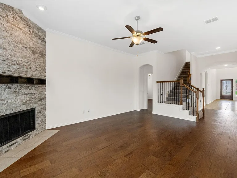 1705 Medina Ln — Photo 8