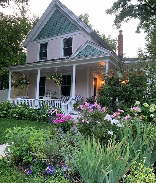 2nd image of 301 Maple St