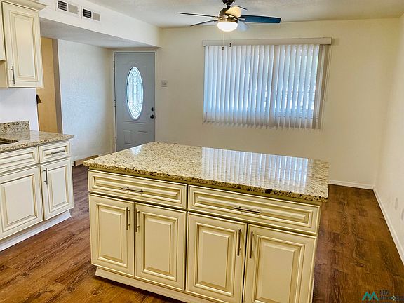 4th image of 1609 Mesa Dr