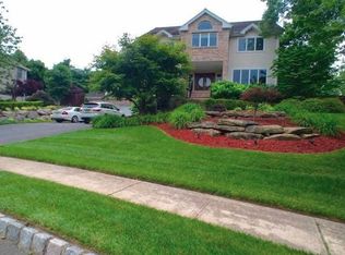 8 Fox Hill Dr, Wayne, NJ 07470