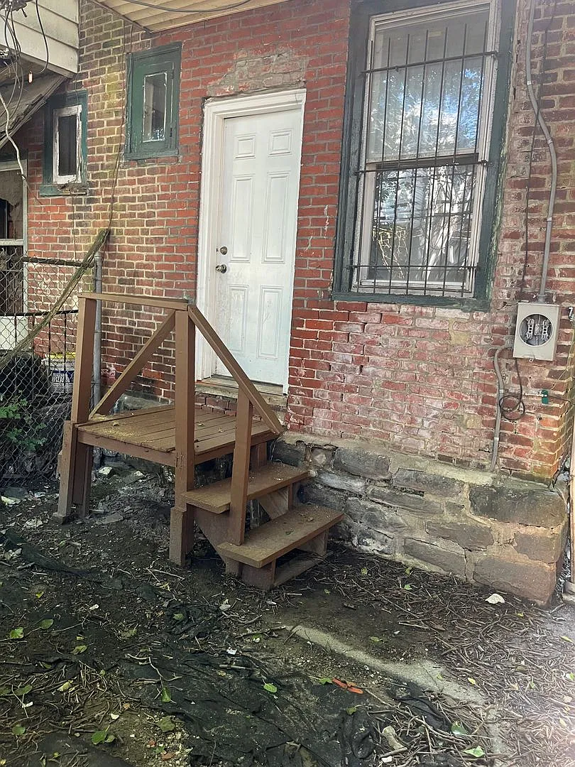 231 W Clapier St — Photo 3