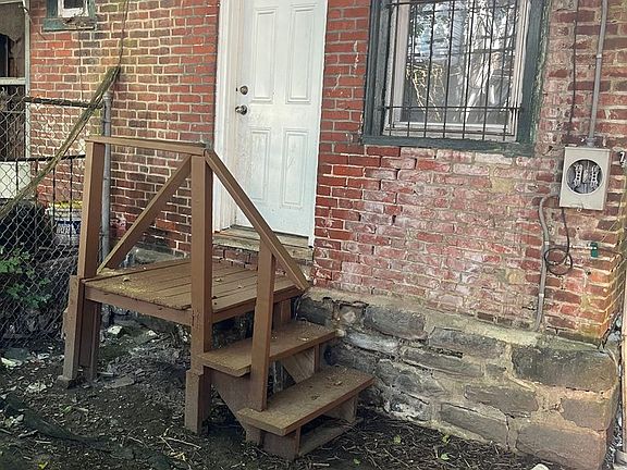 3rd image of 231 W Clapier St