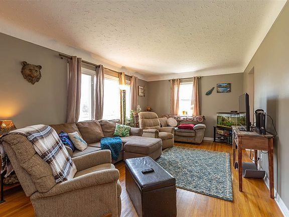 4th image of 2721 Garden Ave