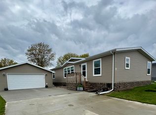 7002 Indianola Ave, Des Moines, IA 50320