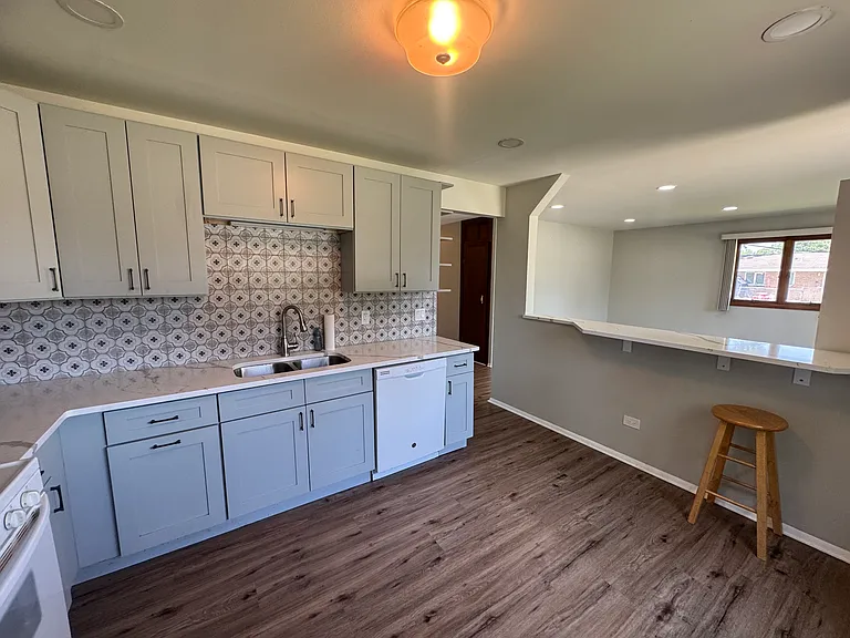 820 Park Ave — Photo 5