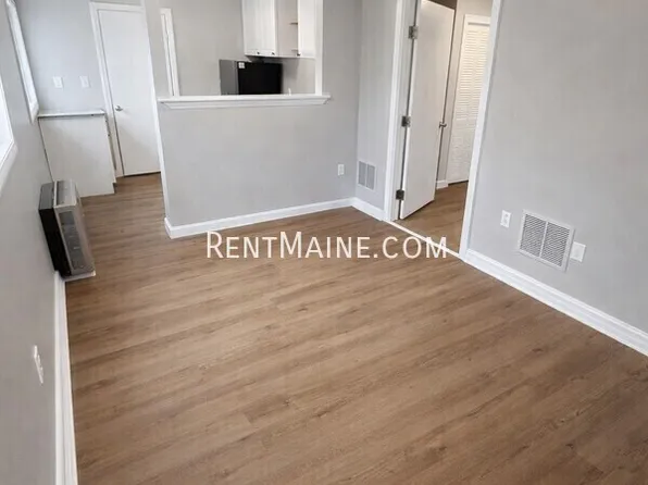 1286 Union St, Bangor, ME 04401