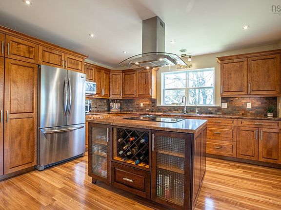 3rd image of 626 Montague Rd