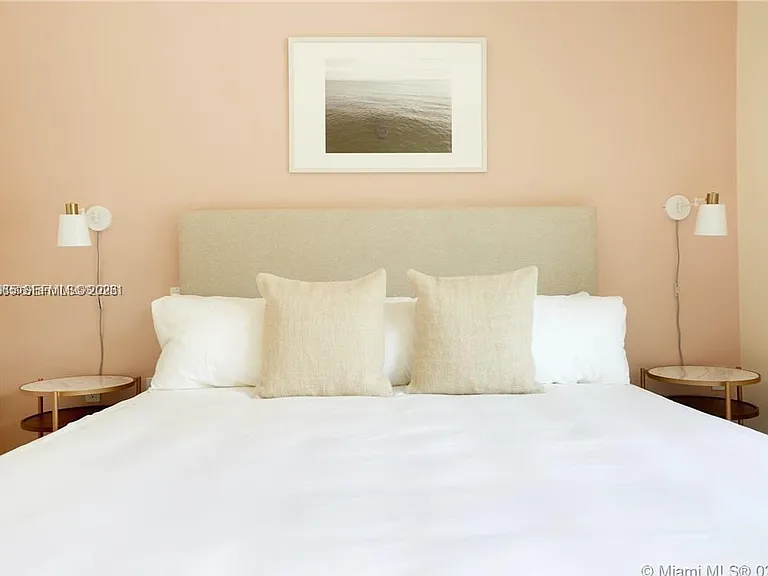 568 NE 66th St #501 — Photo 12