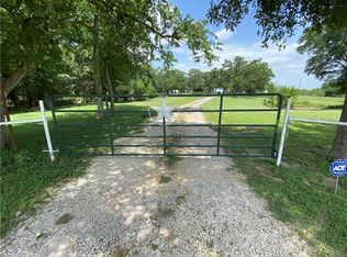 748 Darst Field Rd, Luling, TX 78648