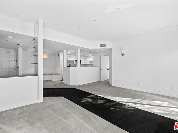 4th image of 14347 Albers St APT 201