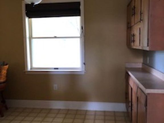4th image of 87 Cayuga St #2