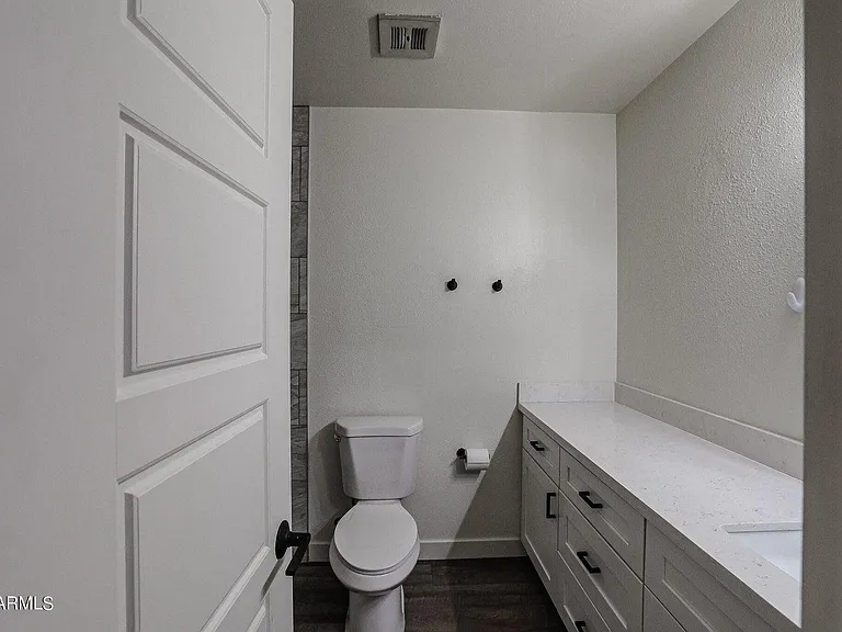 1803 W Maryland Ave — Photo 14