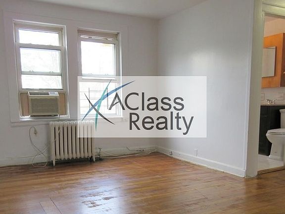 2nd image of 2054 32nd St