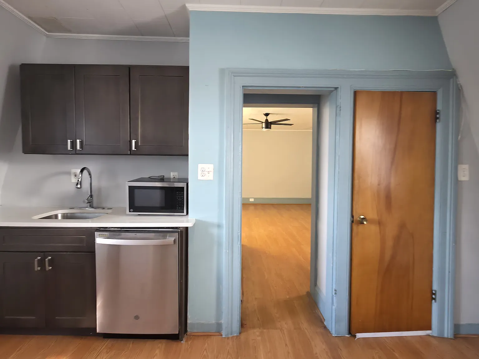 1 bed, 900 sqft, $2,100 — Photo 3