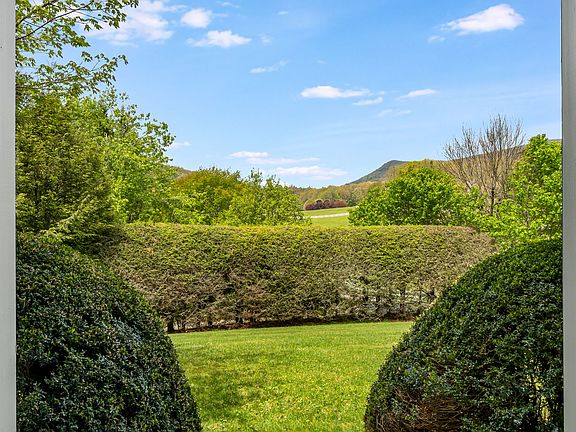 3rd image of 476 Winfield Farm Road