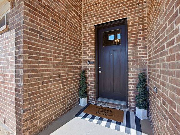 4th image of 6000 Valley View St