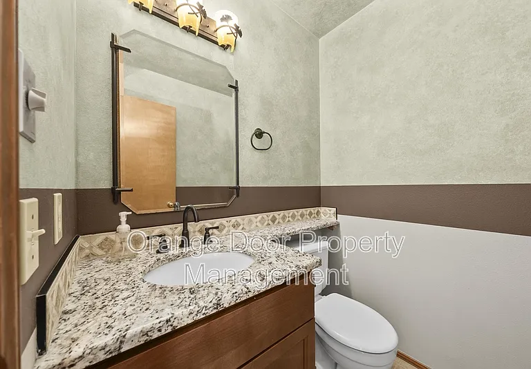 5204 Ridge Dr NE — Photo 17