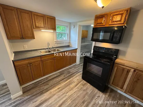 97 Grove St #2, Bangor, ME 04401