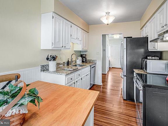5th image of 9253 Bayberry Ave