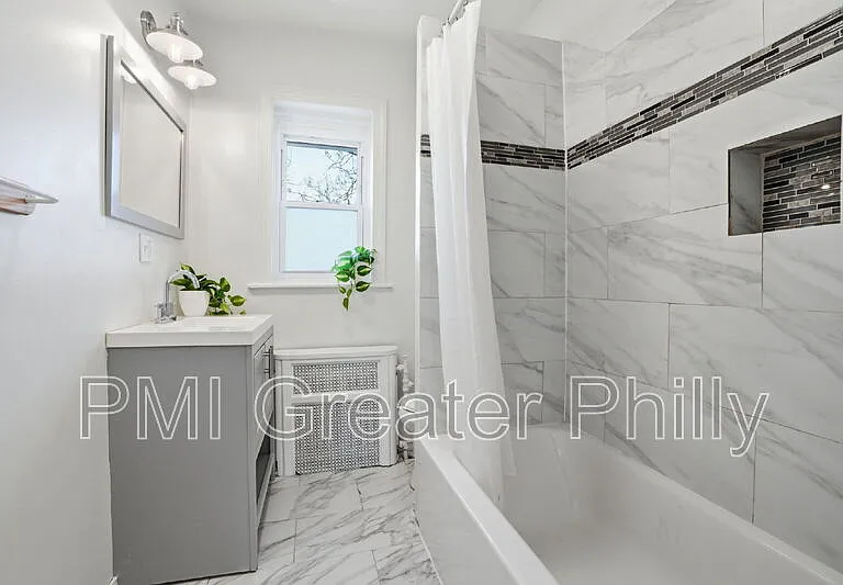 1916 S Salford St — Photo 14
