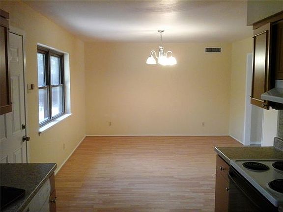 3rd image of 1107 Springwood Dr