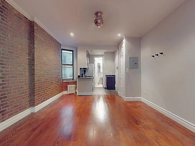 214 E 25th St #1RE — Photo 5