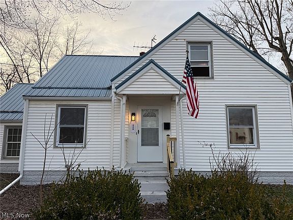 2nd image of 880 Meadowbrook Ave SE