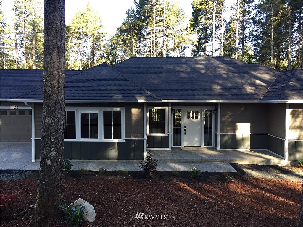 150 E Country Club Drive photo 1