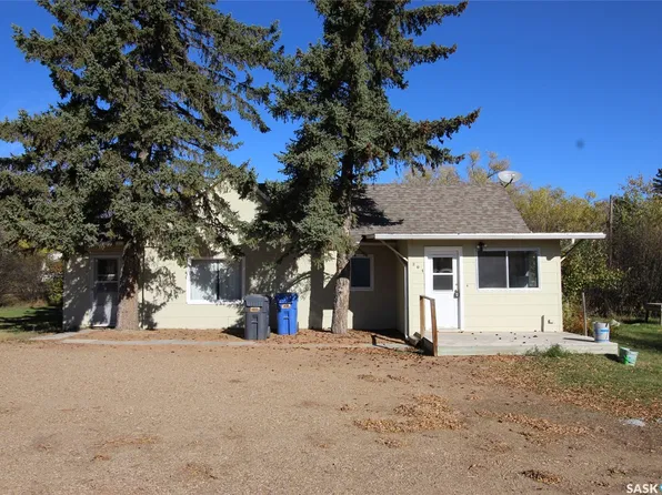 204 1st Street E, Climax, SK S0N 0N0