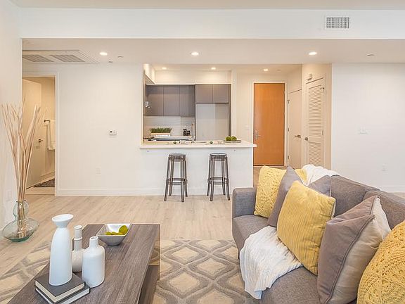 3rd image of 11269 Camarillo St Unit 302