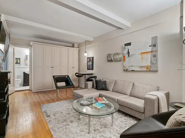 321 E 54th St APT 3C, Manhattan, NY 10022