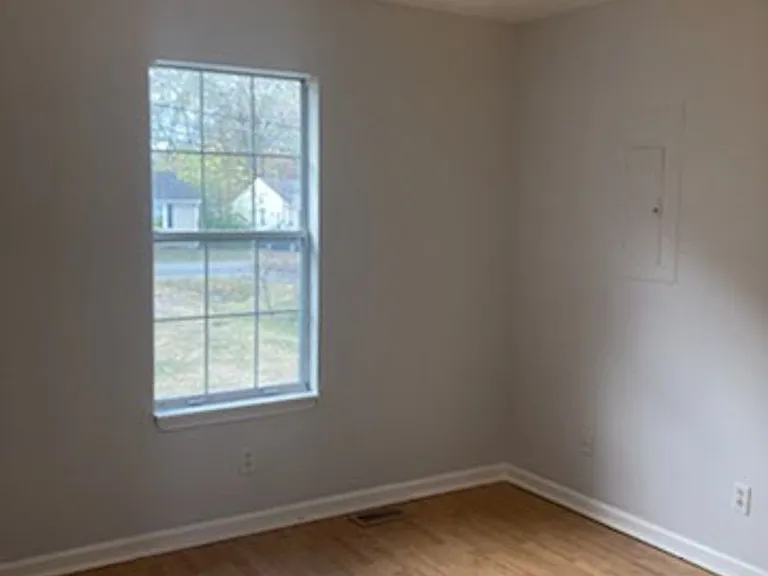 219 Tobacco Rd — Photo 10