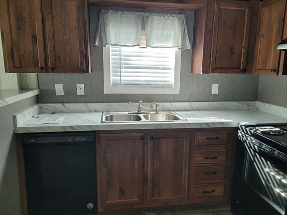4th image of 4125 Park St N #221