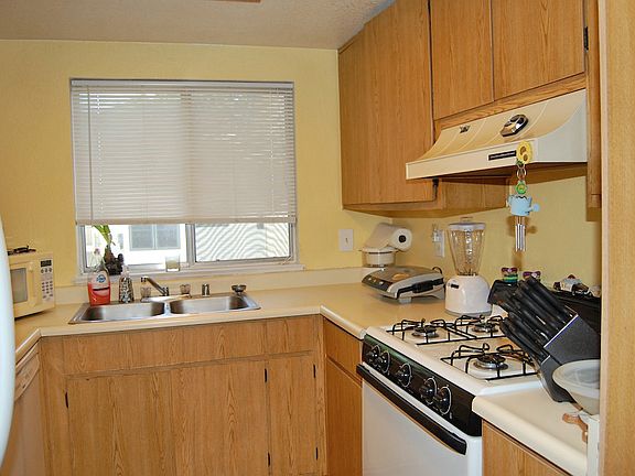 5th image of 1675 Vernon St Unit 85