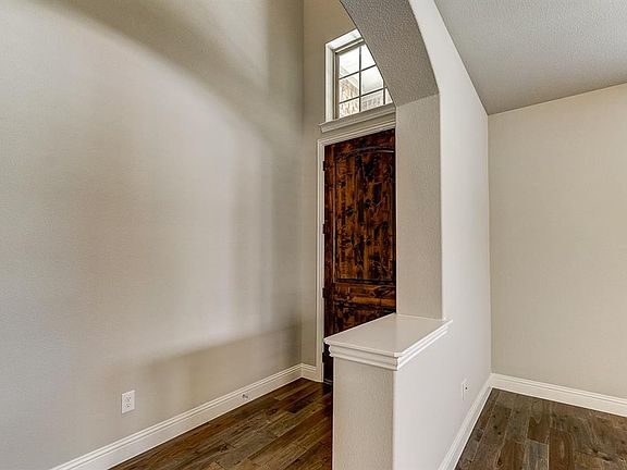 4th image of 3101 Gaylord Dr