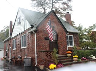 123 Cedar Rd, Inwood, NY 11096