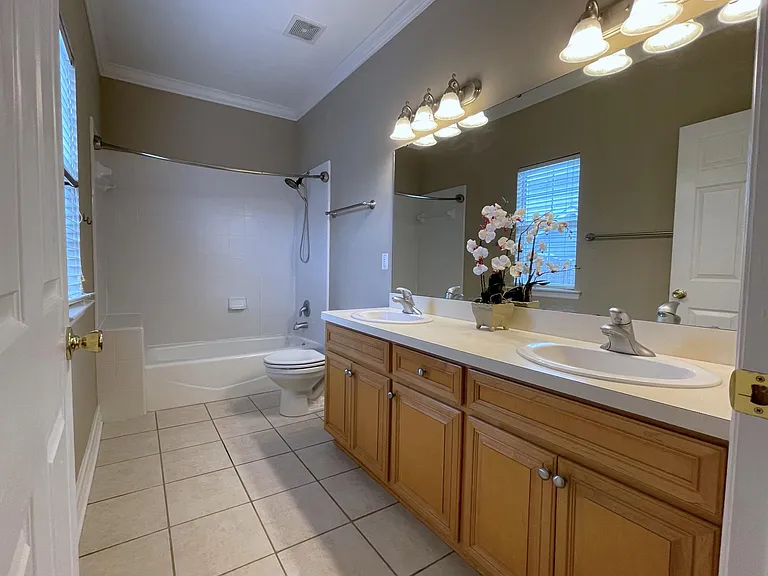 2868 Braddock Ct — Photo 10