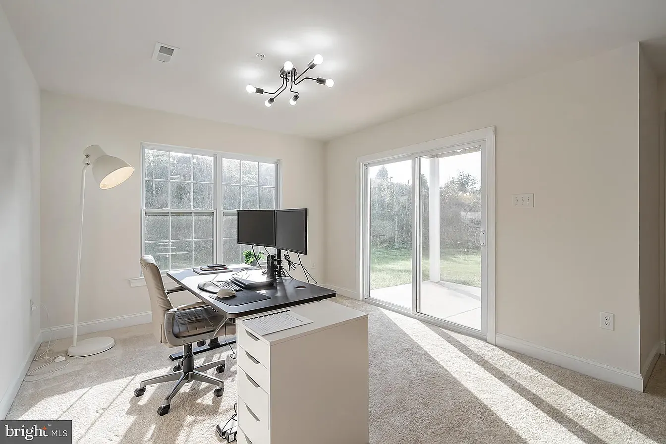 3 bed, 2.5 bath, 2241 sqft, $3,400 — Photo 2