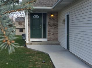 418 Nightingale Ln, Cottage Grove, WI 53527