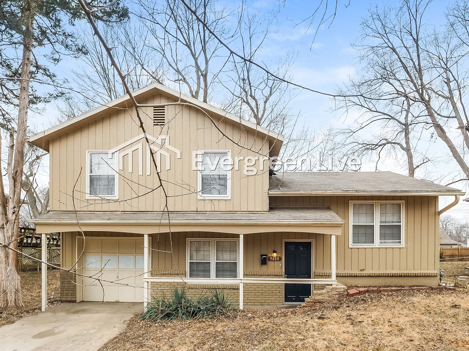 3 bed, 2.0 bath, 904 sqft, $1,445 — Photo 1