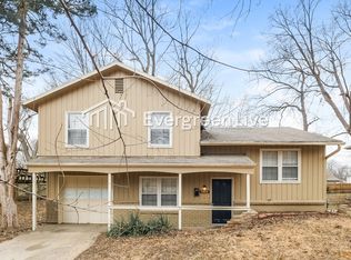9408 Richmond Ave, Kansas City, MO 64138
