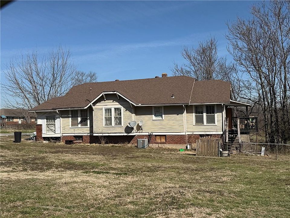 2nd image of 103 N Wilson Ave